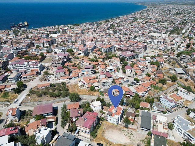 DIKILI İSMETPAŞADA GENIŞ, AYRI MUTFAKLI SATILIK 2+1 AIRE