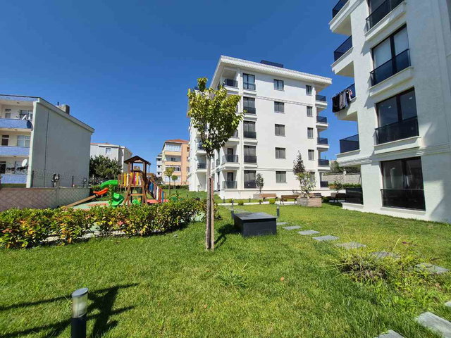 BÜYÜKÇEKMECE CELALİYE'DE BAHÇE KEYFİ SUNAN AVANTAJLI KONUMDA SATILIK 2+1 DAİRE