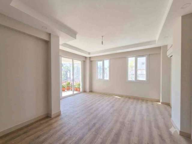 BÜYÜKÇEKMECE CELALİYE'DE BAHÇE KEYFİ SUNAN AVANTAJLI KONUMDA SATILIK 2+1 DAİRE