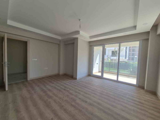 BÜYÜKÇEKMECE CELALİYE'DE BAHÇE KEYFİ SUNAN AVANTAJLI KONUMDA SATILIK 2+1 DAİRE