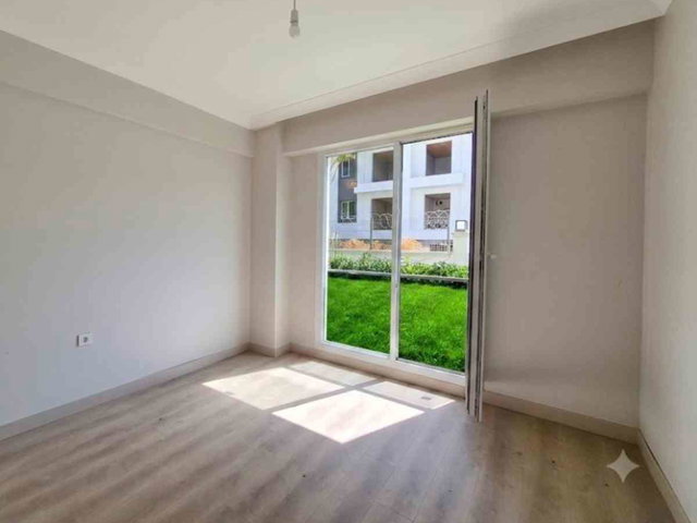 BÜYÜKÇEKMECE CELALİYE'DE BAHÇE KEYFİ SUNAN AVANTAJLI KONUMDA SATILIK 2+1 DAİRE