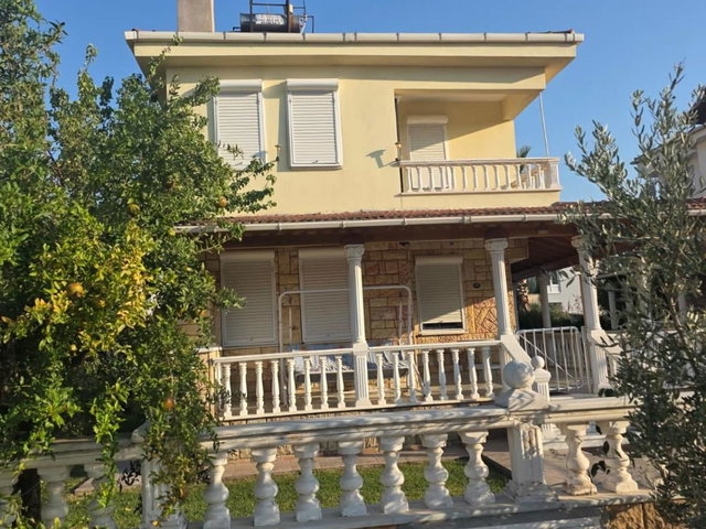 BİLLURKENT SİTESİNDE DENİZE 600 METRE 3+1 TAM MÜSTAKİL GENİŞ BAHÇELİ SÜREKLİ KİRALIK VİLLA