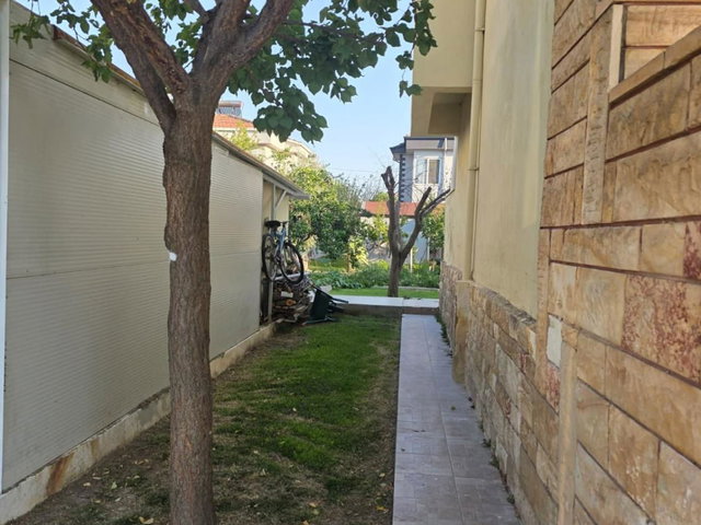 BİLLURKENT SİTESİNDE DENİZE 600 METRE 3+1 TAM MÜSTAKİL GENİŞ BAHÇELİ SÜREKLİ KİRALIK VİLLA