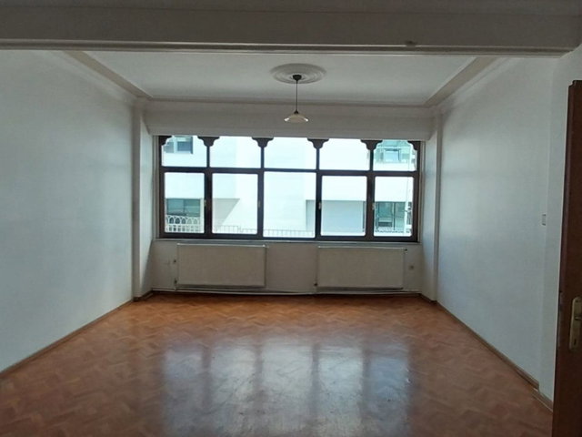 KASIMPAŞA İPLIKÇI FIRIN CADDESI'NDE KIRALIK 1+1 DAIRE