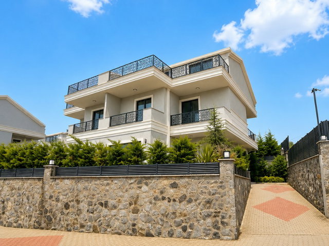 KUMBURGAZ'DA DENİZ MANZARALI 6+2 KİRALIK LÜKS VİLLA