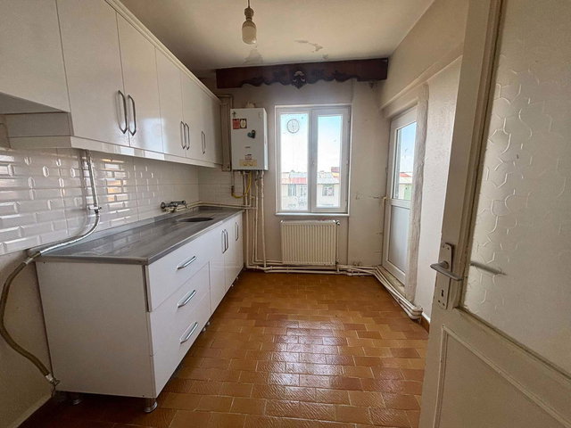 REMAX İLKE'DEN YENİŞEHİR ANA CADDE ÜZERİ 3+1 KİRALIK DAİRE