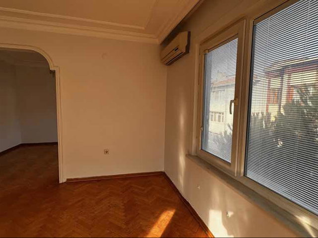 ACIBADEM İKBALİYE’DE KÖŞE KONUMDA OTOPARKLI 2+1 KİRALIK DAİRE