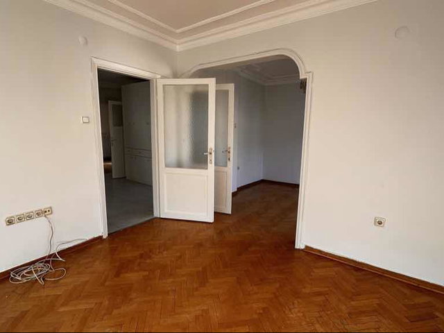 ACIBADEM İKBALİYE’DE KÖŞE KONUMDA OTOPARKLI 2+1 KİRALIK DAİRE