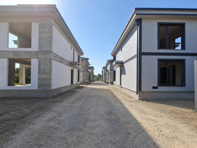 REMAX MAVİ MURAT GENÇLER'DEN ARALIK'DA MÜSTAKİL HAVUZLU VİLLA