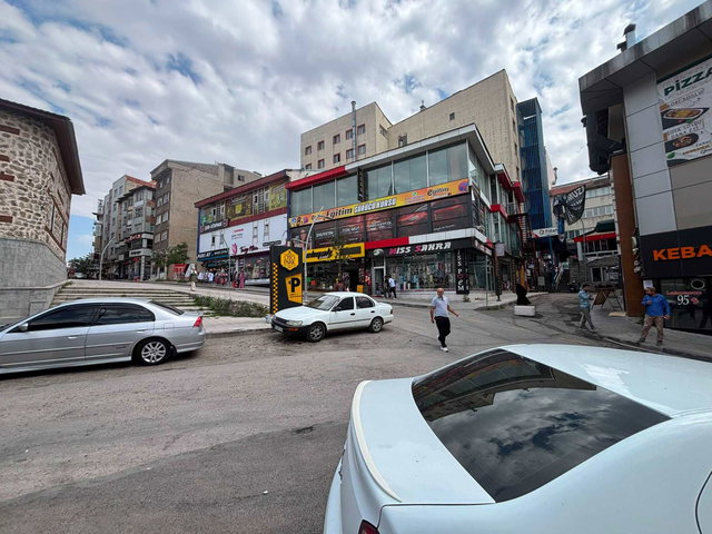 REMAX İLKE'DEN CUMHURİYET CADDESİ'NDE 2.5+1 KİRALIK DAİRE