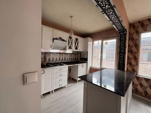 REMAX İLKE'DEN CUMHURİYET CADDESİ'NDE 2.5+1 KİRALIK DAİRE