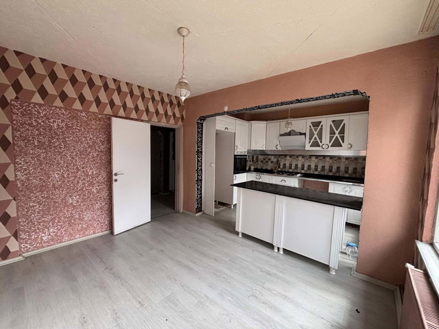 REMAX İLKE'DEN CUMHURİYET CADDESİ'NDE 2.5+1 KİRALIK DAİRE