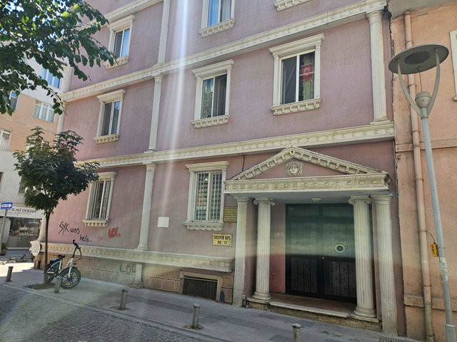 REMAX MOD'DAN İSTİKLAL MAH. SATILIK 1+0 DAİRE EŞYALI KİRACILI