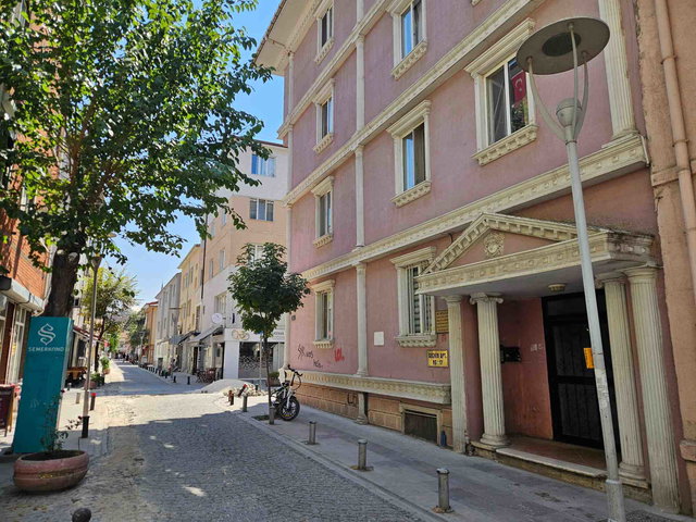 REMAX MOD'DAN İSTİKLAL MAH. SATILIK 1+0 DAİRE EŞYALI KİRACILI