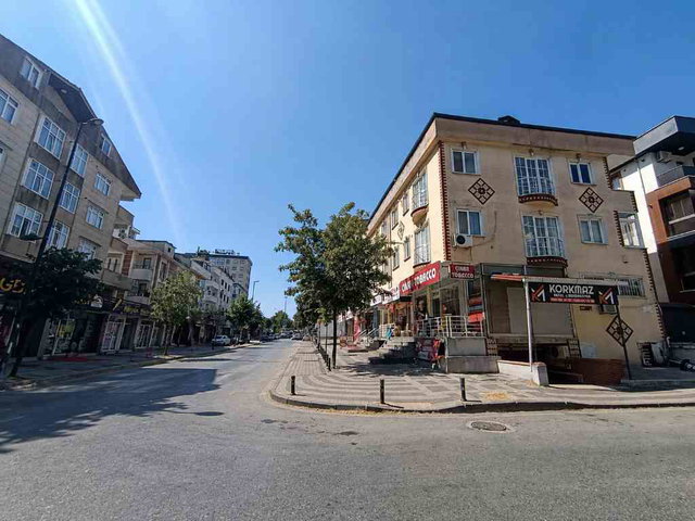 ÜMRANİYE KUMRU CADDESİ'NDE SATILIK 2+1 DAİRE