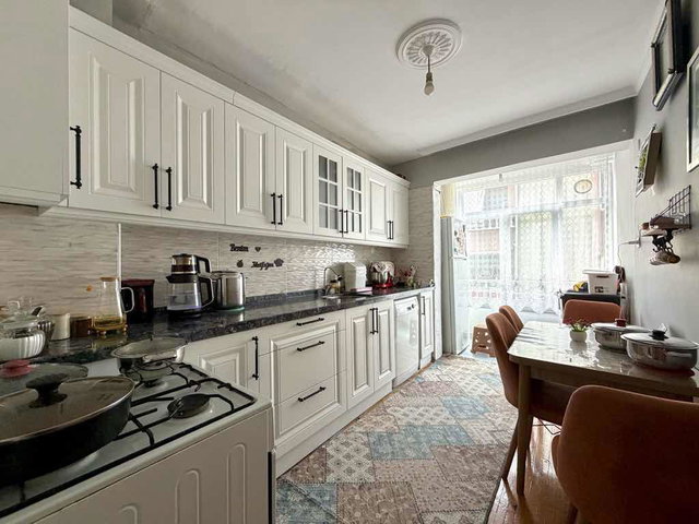KARŞIYAKA'DA 3+1 SATILIK FIRSAT DAİRE