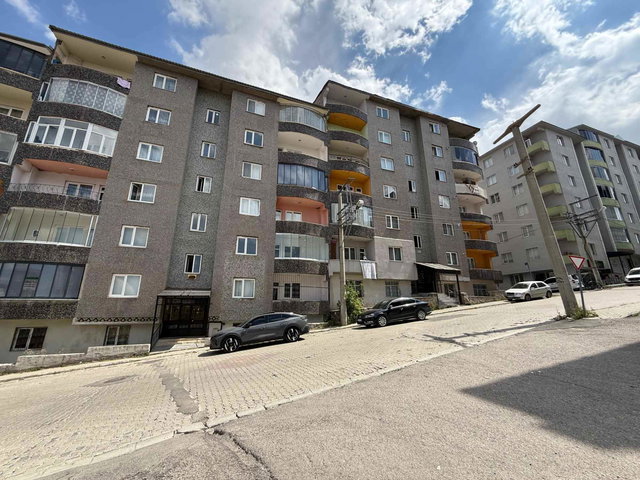 REMAX İLKE'DEN TELSİZLER'DE 3+1 ARA KAT KİRALIK DAİRE