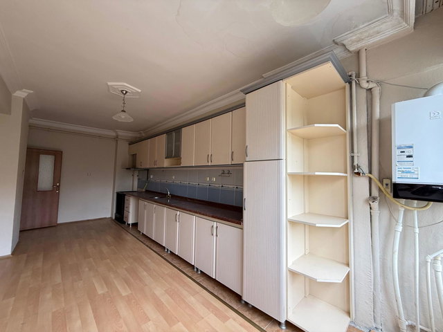 REMAX İLKE'DEN TELSİZLER'DE 3+1 ARA KAT KİRALIK DAİRE