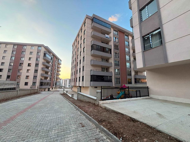 REMAX İLKE'DEN YILDIZKENT'TE 3+1 KİRALIK DAİRE