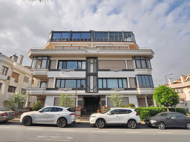 FLORYA DA GÜVENLİKLİ KAT MÜLKİYETLİ HAVUZLU FIRSAT BAHÇE KATI