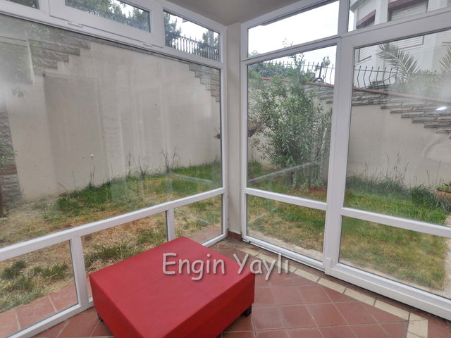 FLORYA DA GÜVENLİKLİ KAT MÜLKİYETLİ HAVUZLU FIRSAT BAHÇE KATI