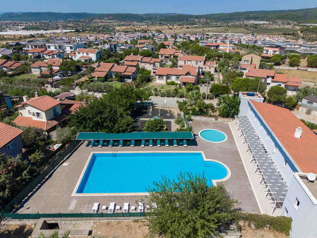 URLA BADEMLERDE 543 M² ARSADA TAM MÜSTAKİL 3+1 SATILIK ÖVİLLA