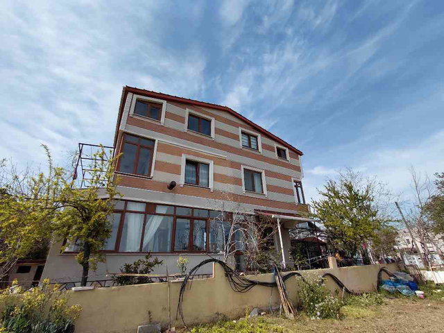 RE/MAX KIYI'DAN MASRAFSIZ 6+1 TRİPLEKS VİLLA