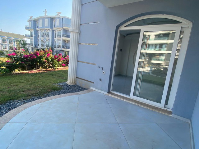 ALTINKUM’DA DENİZE 200 METRE, KAPALI OTOPARKLI, MÜSTAKİL TADINDA 2+1 BAHÇE KATI