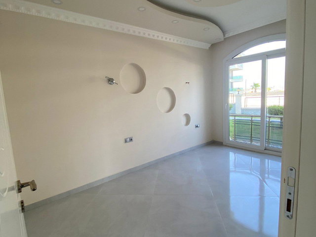 ALTINKUM’DA DENİZE 200 METRE, KAPALI OTOPARKLI, MÜSTAKİL TADINDA 2+1 BAHÇE KATI
