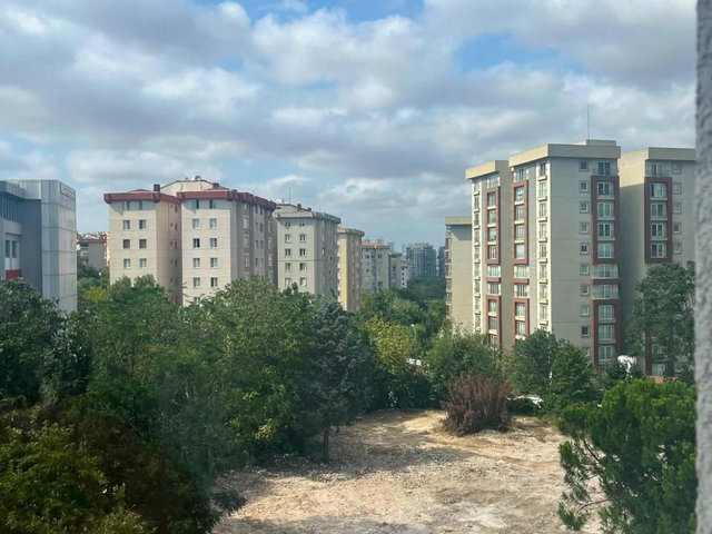 BAHÇELİEVLER'DE ÖNÜ KAPANMAZ FERAH CEPHE 4+1 GENİŞ SATILIK DAİRE