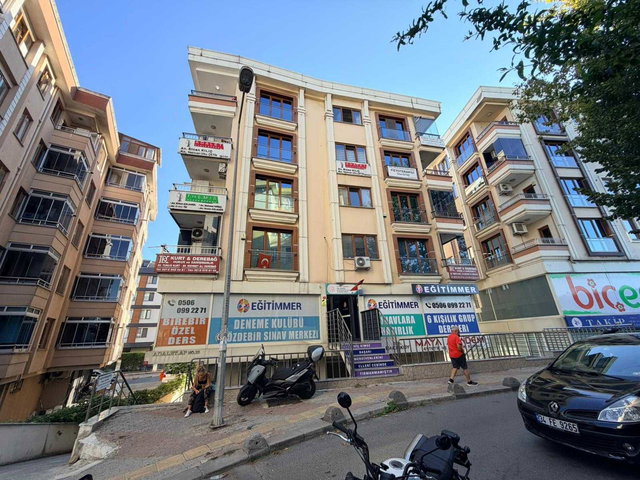 BAKIRKÖY OSMANİYE’DE MERKEZDE 3+2 DUBLEKS | EŞYALI | 220 M² | 3 BANYO