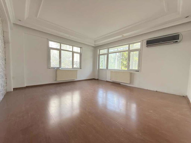 ÜSKÜDAR’DA 3.5+1 | 120 M² BRÜT | BALKONLU | DOĞALGAZ KOMBİLİ | BOŞ KİRALIK DAİRE