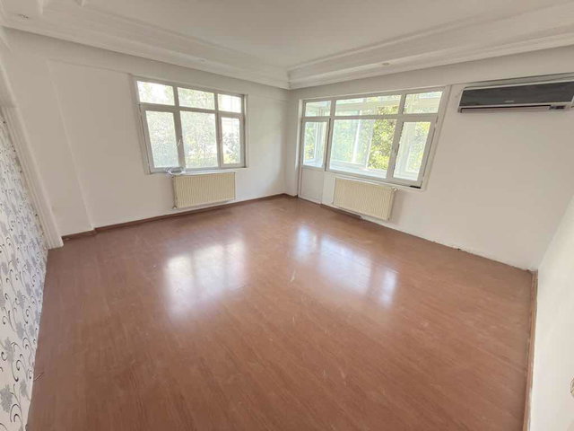 ÜSKÜDAR’DA 3.5+1 | 120 M² BRÜT | BALKONLU | DOĞALGAZ KOMBİLİ | BOŞ KİRALIK DAİRE
