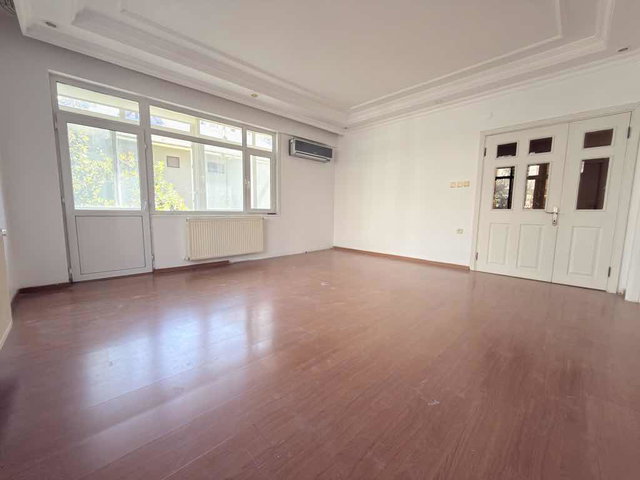 ÜSKÜDAR’DA 3.5+1 | 120 M² BRÜT | BALKONLU | DOĞALGAZ KOMBİLİ | BOŞ KİRALIK DAİRE