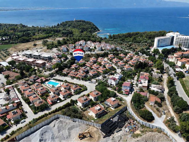 LOST PARADİSE’A 200 UZAKLIKTA KENDİ PLAJI OLAN TAMAMEN YENİLENMİŞ DOĞALGAZLI HAVUZLU DUBLEKS VİLLA