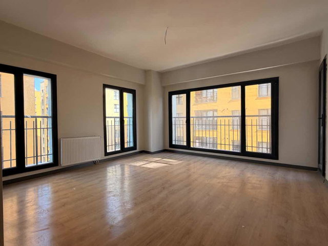 REMAXPRO KEMALMERTCAN VADİ EVLERİ 7A SİTESİNDE 2+1 82 M2 KÖŞE DAİRE