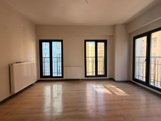 REMAXPRO KEMALMERTCAN VADİ EVLERİ 7A SİTESİNDE 2+1 82 M2 KÖŞE DAİRE
