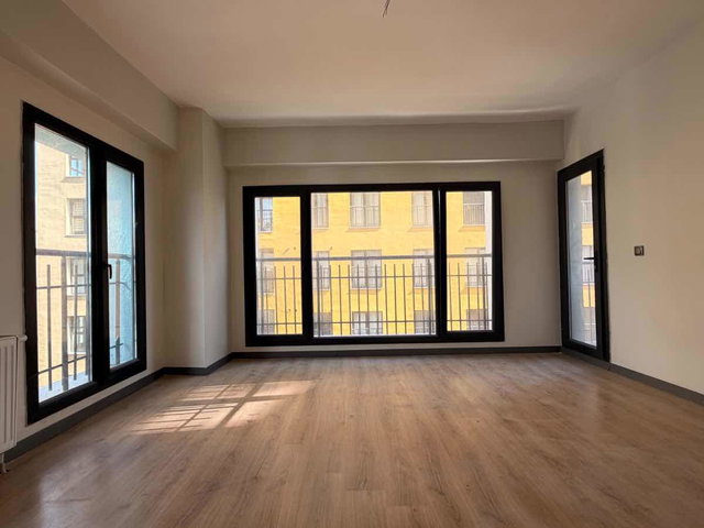 REMAXPRO KEMALMERTCAN VADİ EVLERİ 7A SİTESİNDE 2+1 82 M2 KÖŞE DAİRE