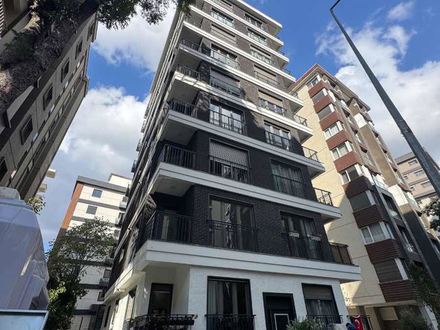 ERENKÖY'DE BAĞDAT CADDESINE YAKIN BALKONLU 2+1 KIRALIK SIFIR