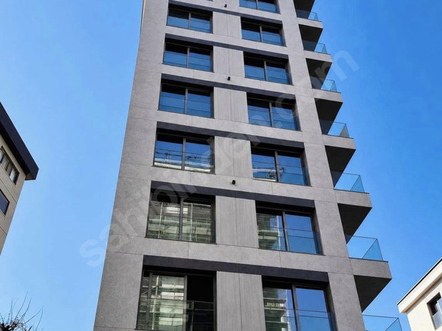 FENERBAHÇEDE KATTA TEK 4+1-140 M2 NET SATILIK DAİRE