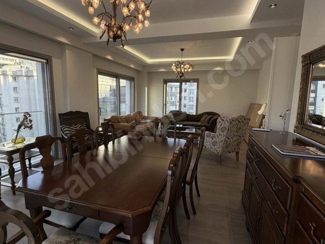 FENERBAHÇEDE KATTA TEK 4+1-140 M2 NET SATILIK DAİRE