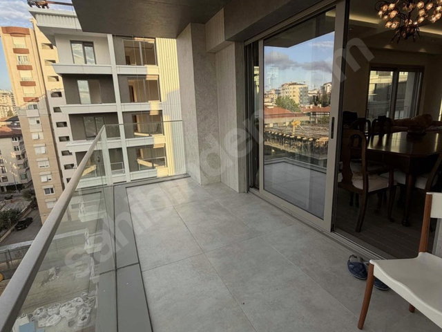 FENERBAHÇEDE KATTA TEK 4+1-140 M2 NET SATILIK DAİRE
