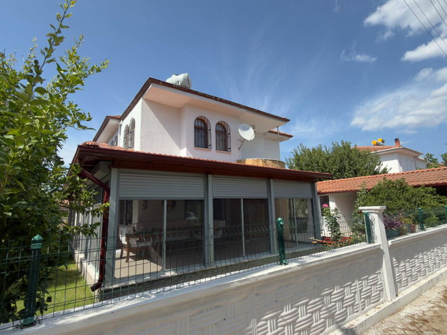 REMAX WE OFİSİNDEN SALİHLERALTI PETEK KENT SİTESİ SATILIK VİLLA