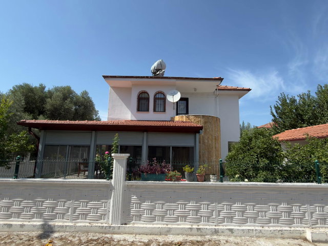 REMAX WE OFİSİNDEN SALİHLERALTI PETEK KENT SİTESİ SATILIK VİLLA