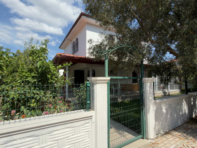 REMAX WE OFİSİNDEN SALİHLERALTI PETEK KENT SİTESİ SATILIK VİLLA