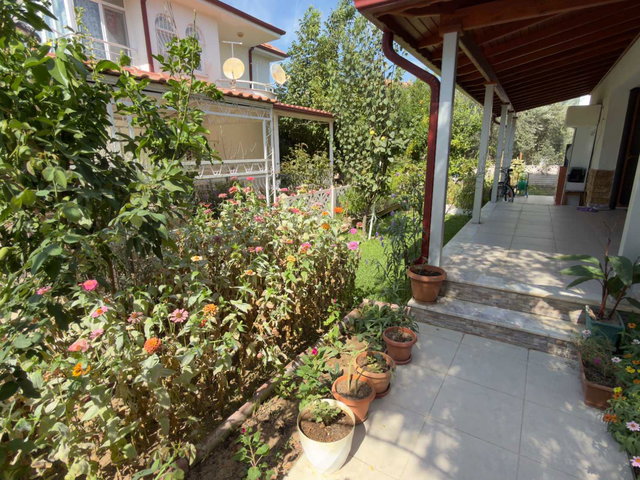 REMAX WE OFİSİNDEN SALİHLERALTI PETEK KENT SİTESİ SATILIK VİLLA