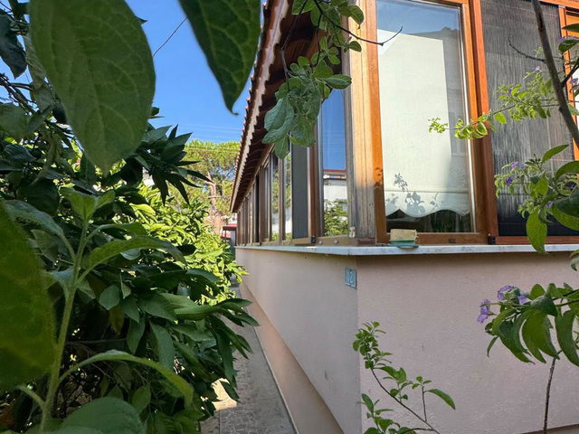 ÖĞRETMENLER MAHALLESI'NDE SATILIK 3+1 TAM MÜSTAKIL KÖŞE PARSEL VILLA