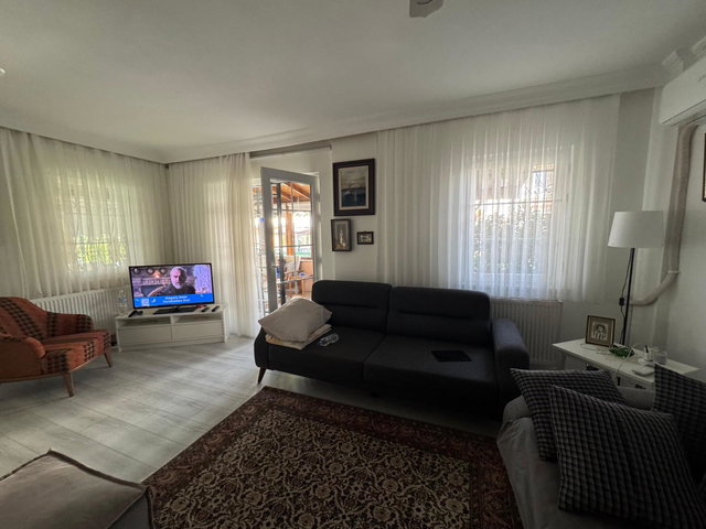 ÖĞRETMENLER MAHALLESI'NDE SATILIK 3+1 TAM MÜSTAKIL KÖŞE PARSEL VILLA