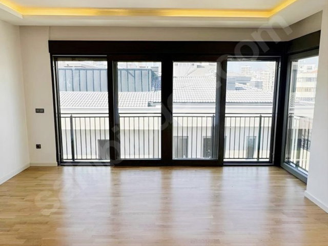 CADDEBOSTAN PLAJ YOLU SOKAK'TA SATILIK GENİŞ 3+2 DUBLEKS