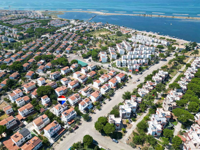 ALTINOVA AKADEMİLİLER SİTESİNDE SATILIK 3+1 VİLLA